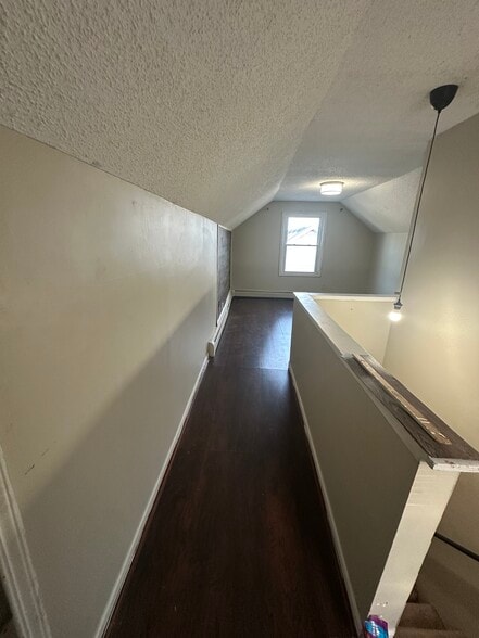 Building Photo - 2064 Reo Ave