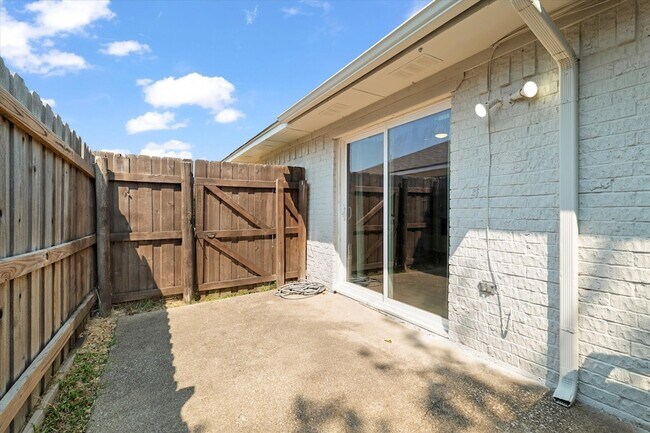 Building Photo - 9672 Windy Ridge Rd