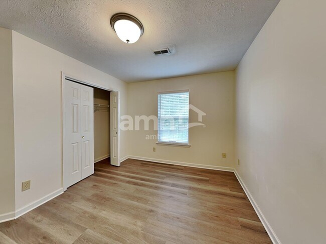 Building Photo - 129 Candle Woods Dr