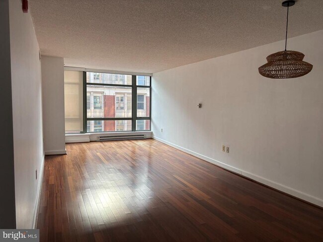 Building Photo - 1150 K St NW