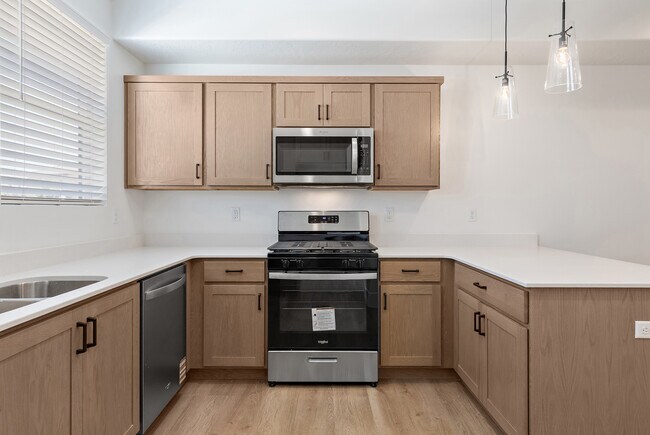 Building Photo - 1082 W Albertine Ln