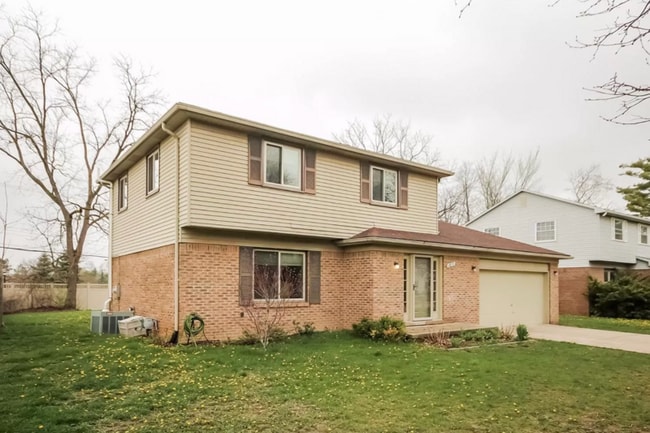 Building Photo - 2872 Elmwood Ave