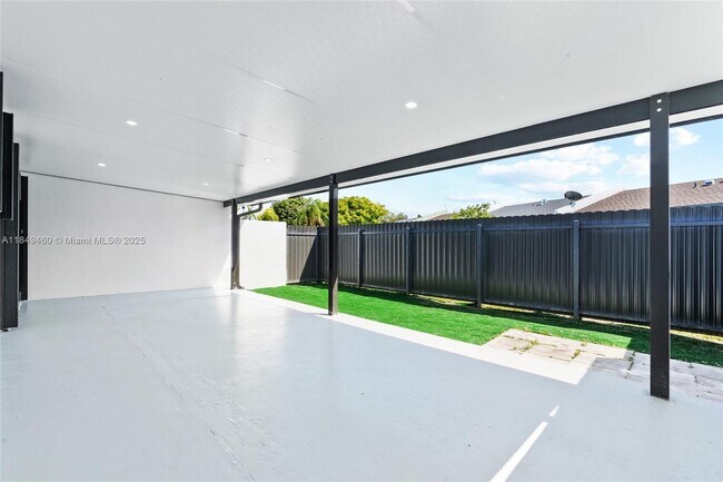 Building Photo - 5402 SW 138th Pl