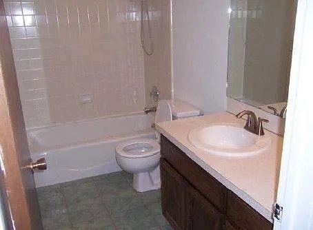 Building Photo - 1177 N Fairfield Rd