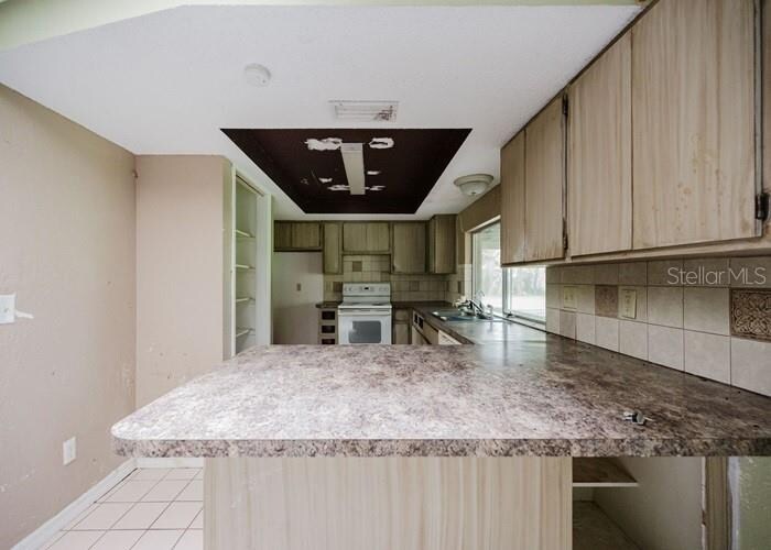 Building Photo - 1243 Royal Oak Dr S