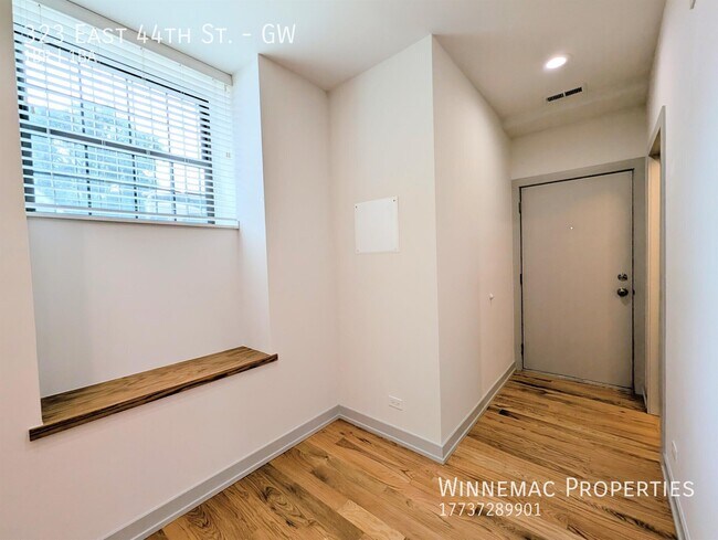 Building Photo - 323 E 44th St