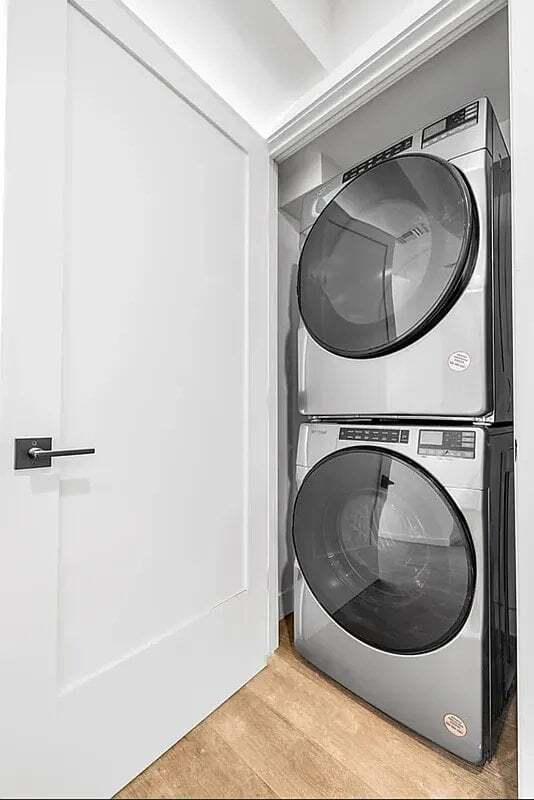 Building Photo - 20 E 13th St