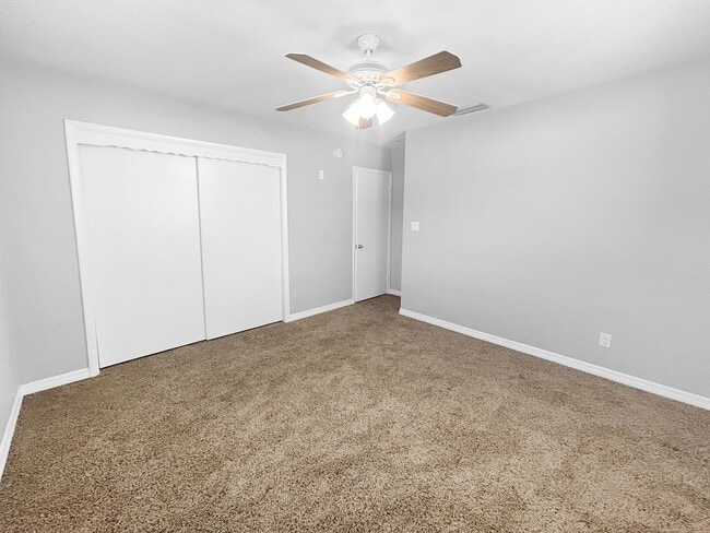Building Photo - 3 Bed 2 Bath Home for Rent in Ideal Northeast St. Pete Neighborhood