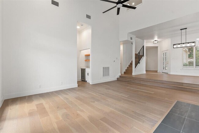 Building Photo - 4231 Westlake Dr