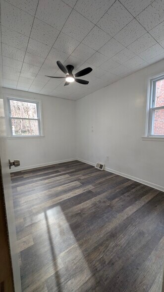 Building Photo - 7038 Valley Ave