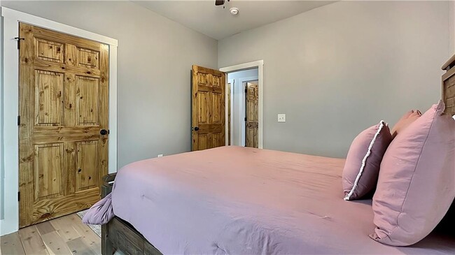 Building Photo - 374 Prince Dr