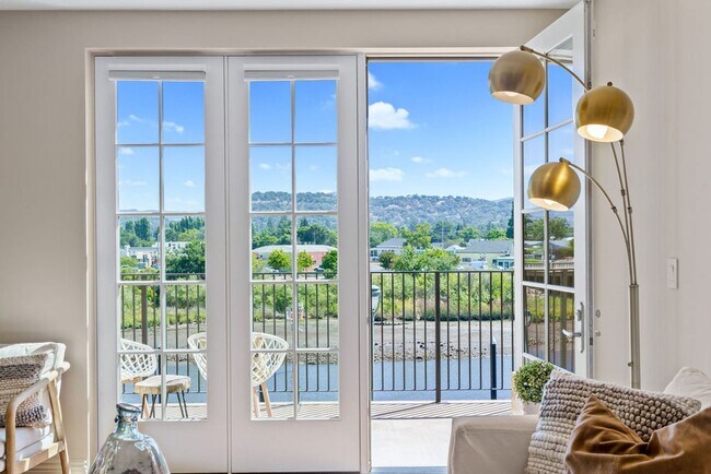 Building Photo - Fully Furnished Condo in the prestigious R...