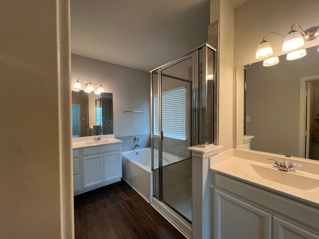 Building Photo - Beautiful 3/2 home in Oak Creek Estates,  ...