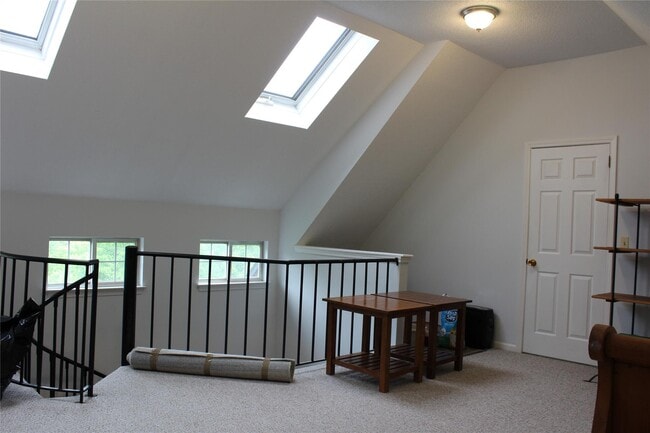 Building Photo - 402 Appletree Ln