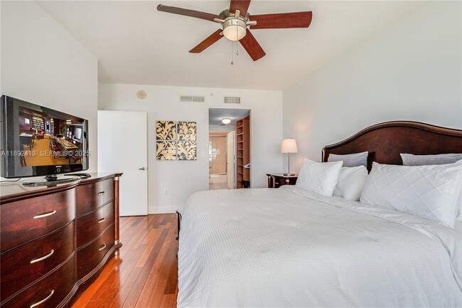 Building Photo - 1750 N Bayshore Dr