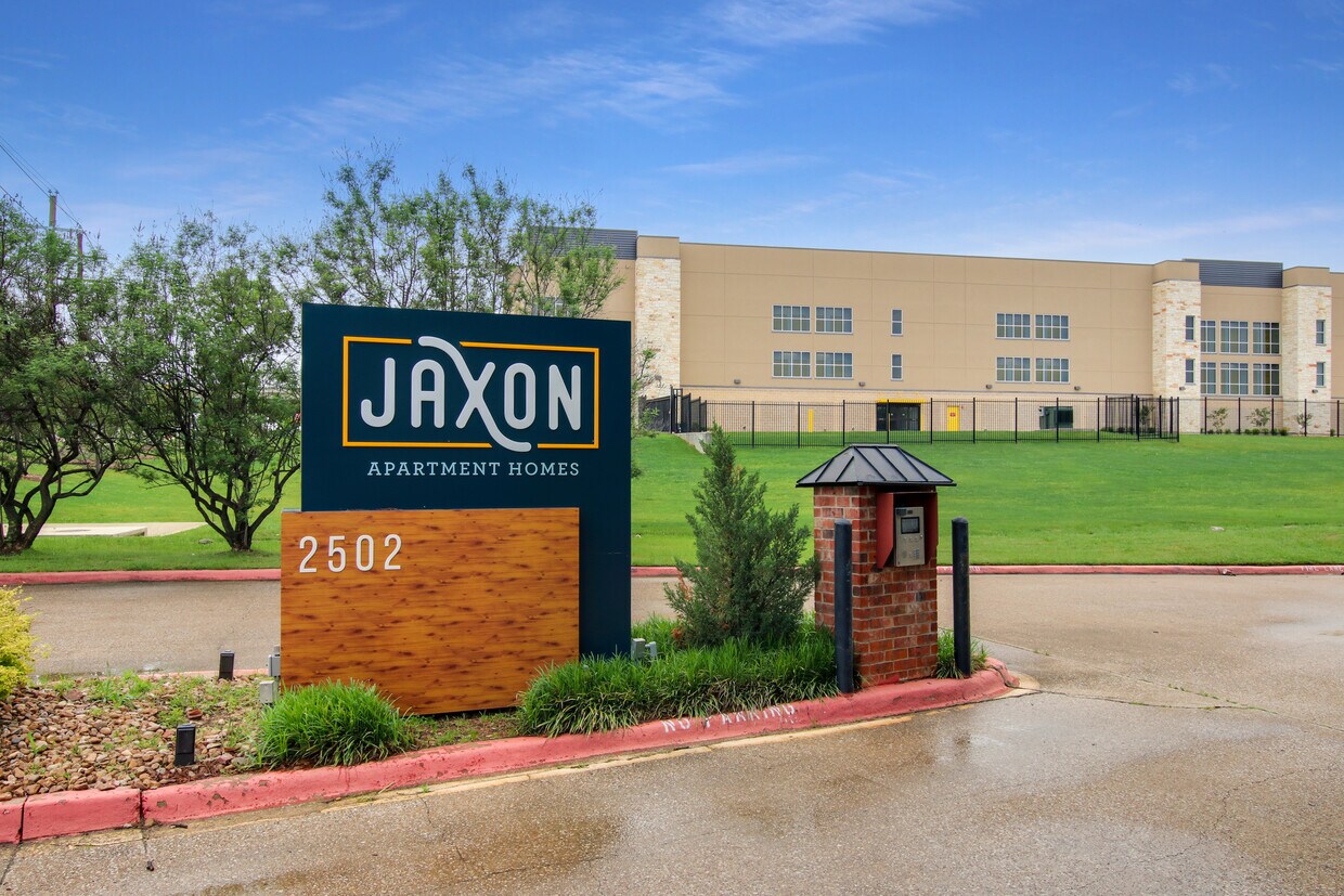 Jaxon Luxury Apartments Arlington