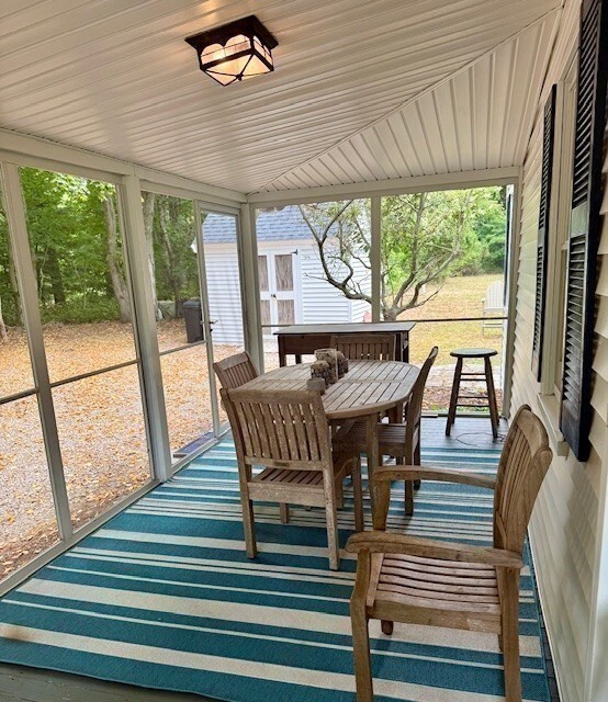 Building Photo - 428 Main St