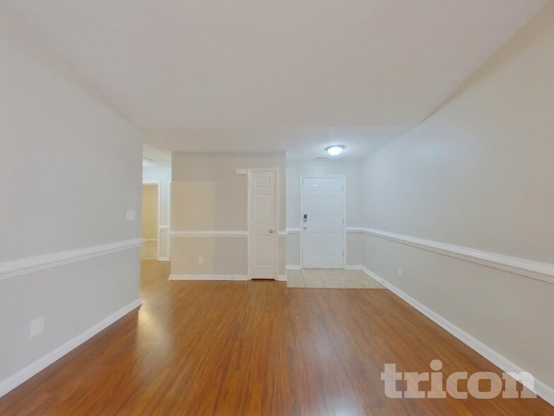 Building Photo - 4901 Farmview Dr