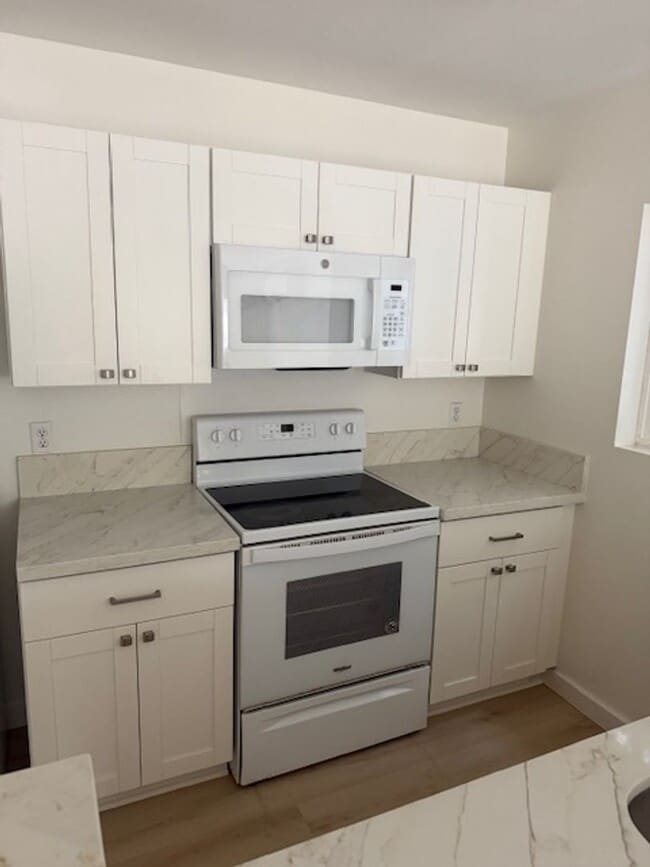 Building Photo - Ground floor Kahului Ikena unit