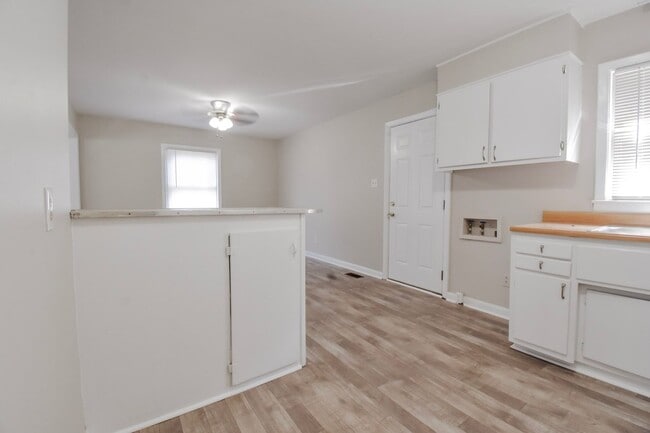 Building Photo - Updated 3 Bedroom and 1.5 Bath Home