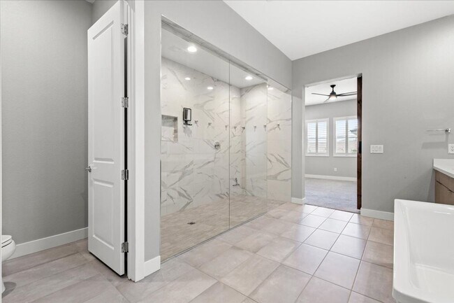 Building Photo - Fabulous Home!
