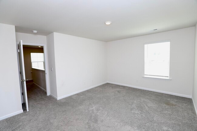 Building Photo - 352 Sandbach Rd