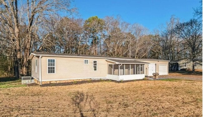 Building Photo - Welcome to this Newly renovated  3 bedroom...