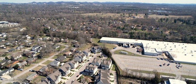 Building Photo - Sleek 3BR Stunner Near Historic Downtown Franklin