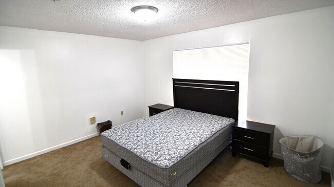Building Photo - Charming 2-bedroom, 2.5-bathroom home located in Baton Rouge