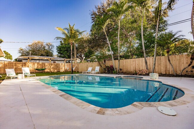 Building Photo - 716-720 Southwest 14th Court-SI FL1-ID1475646P