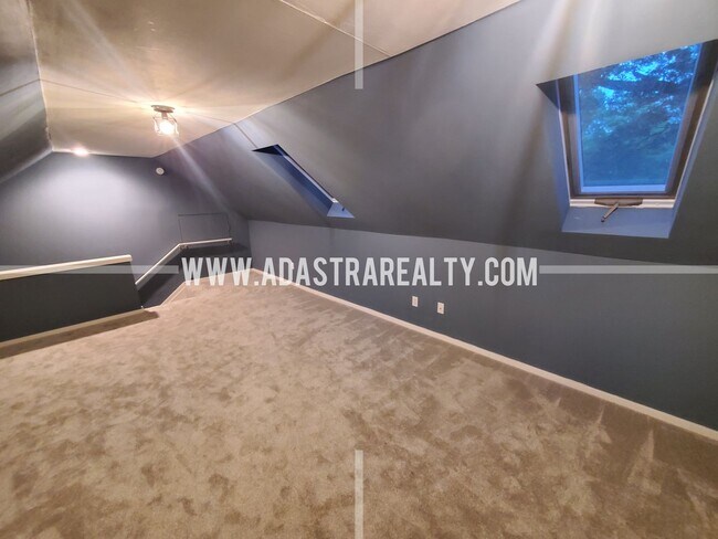 Building Photo - Beautiful Home in the Heart of Overland Pa...