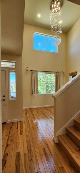Building Photo - 2567 NE Kensington Ct