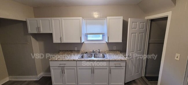 Building Photo - 7523 Aetna Rd