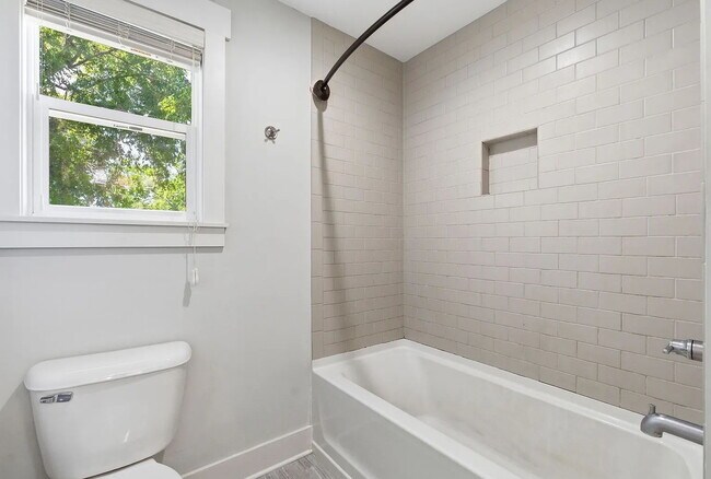 Building Photo - 1224 Bessie Ave