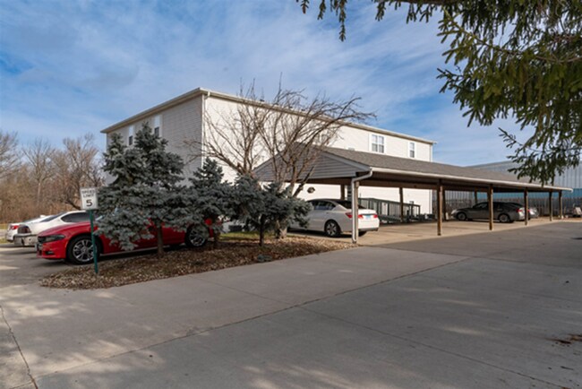 Interior Photo - 108 Oak Creek Plaza