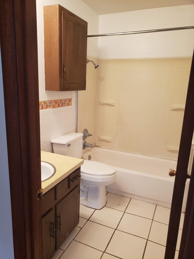 Building Photo - 2026 S Barcliff Ave