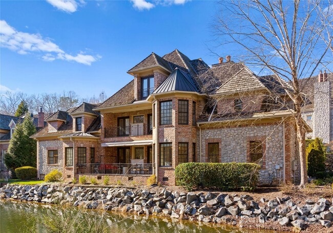 Building Photo - 2310 La Maison Dr