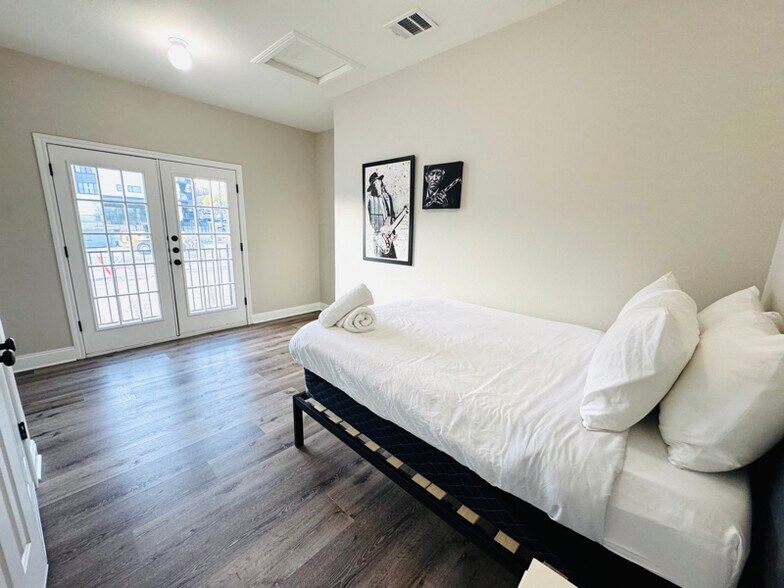 Building Photo - 2801 Goodwin Ave