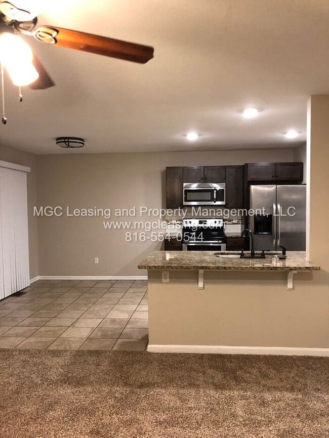 Building Photo - Enjoy Townhome Living w/ Unfinished Baseme...