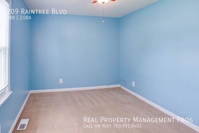 Building Photo - 209 Raintree Blvd