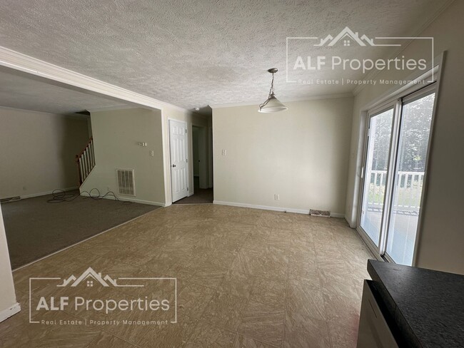 Building Photo - Charming & Secluded 3-Bedroom 2 Bathroom H...