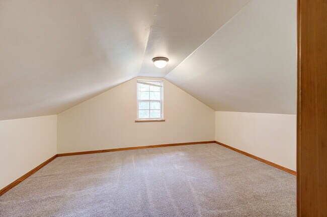 Building Photo - 639 S Pickard Ave