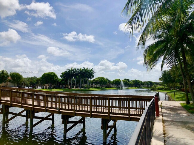 Building Photo - 2532 Centergate Dr