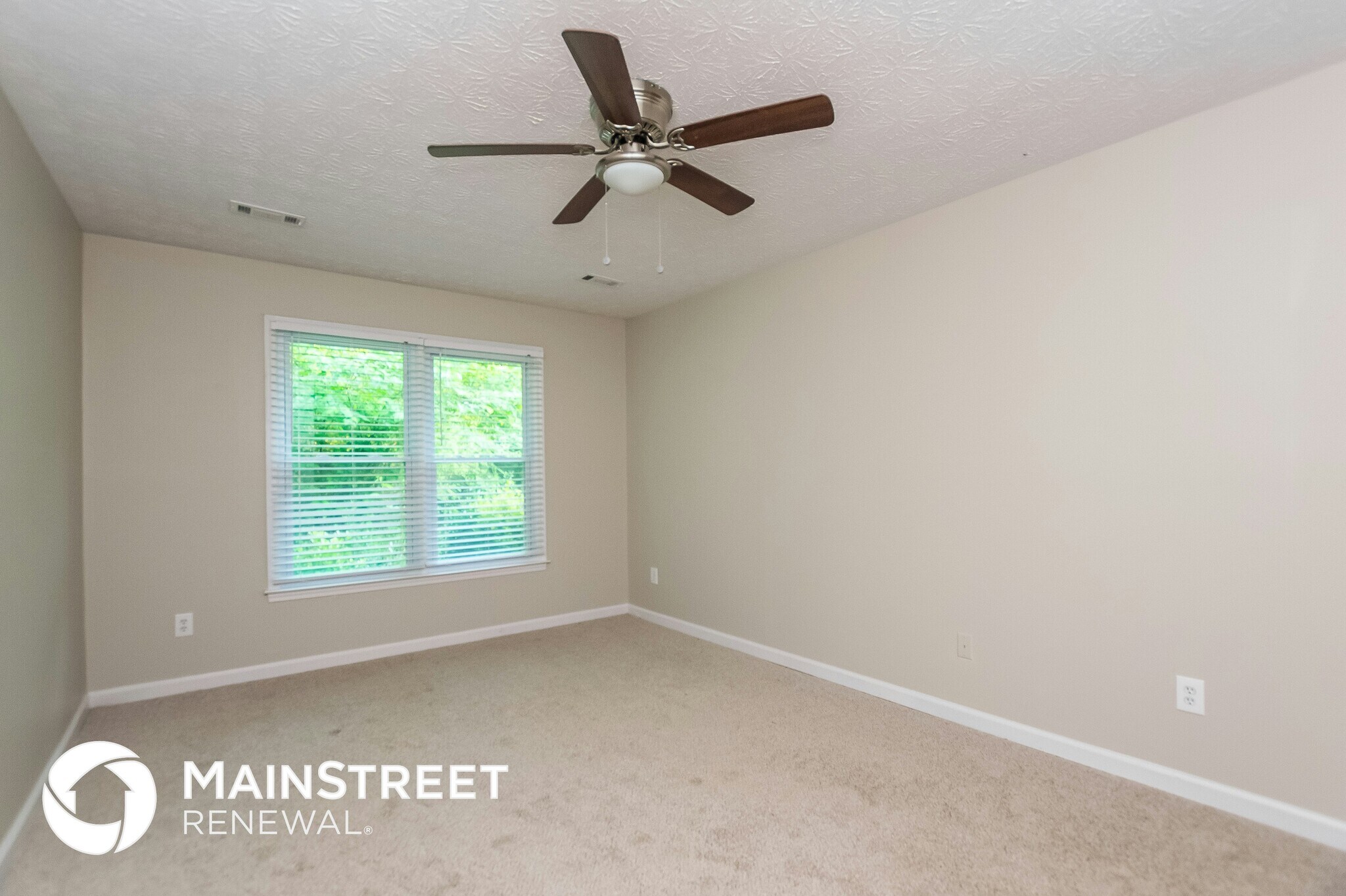 Building Photo - 8693 Collins Dr