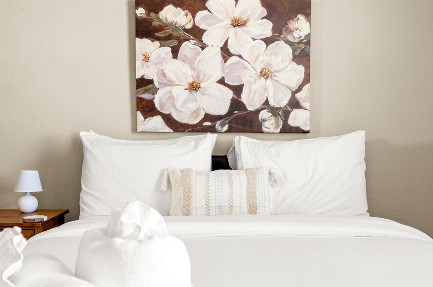 Building Photo - 2426 N 161st Ave