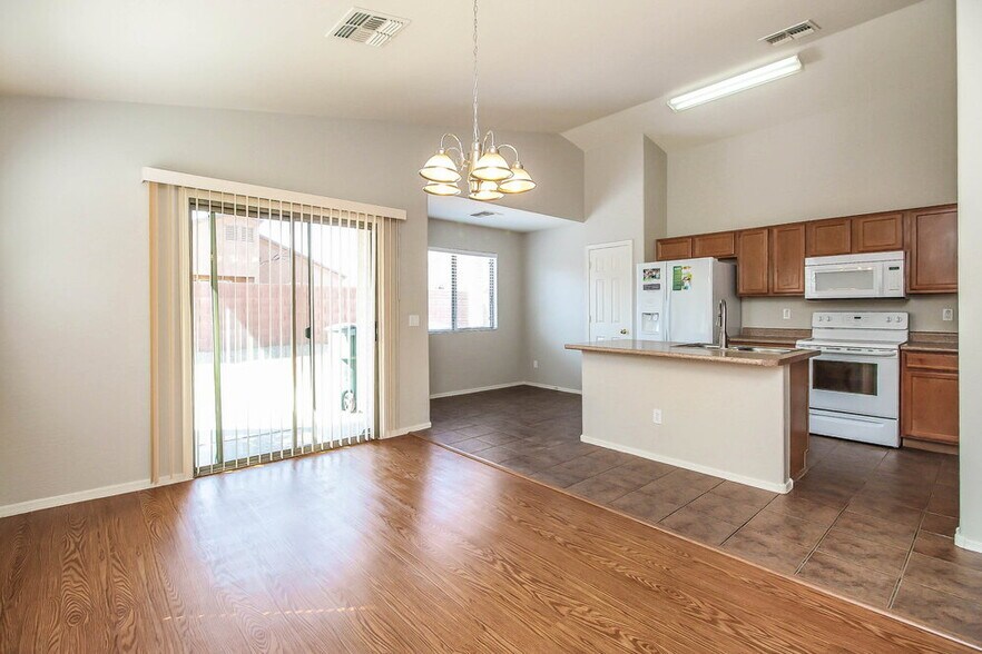 Building Photo - 3329 W Wayland Dr