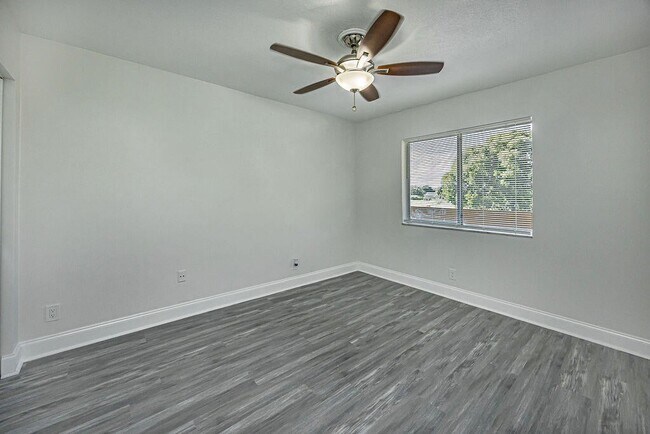 Building Photo - 829 Camino Rd