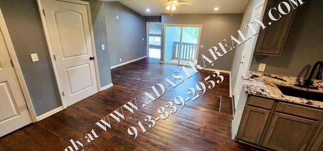 Building Photo - Nice Updated 3 Bed, 1 Bath in KCK-Availabl...