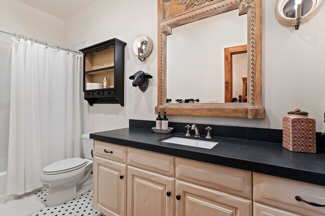 Building Photo - Beautiful 4 bedroom 3.5 bath alongside the Wasatch Mountains!