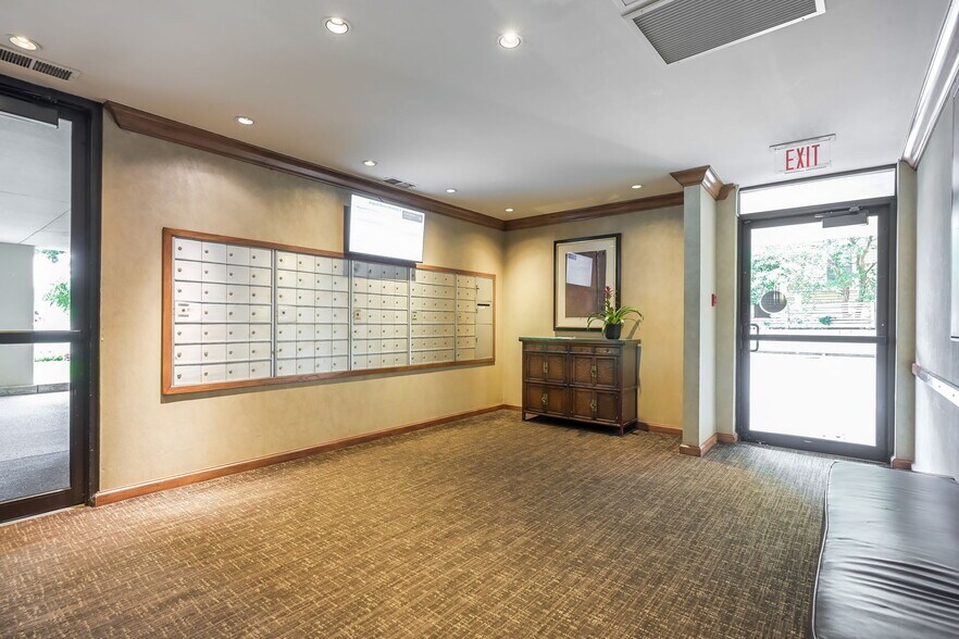 Building Photo - 410 Groveland Ave